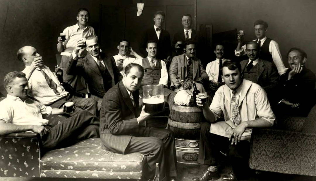 bootleggers-speakeasies-the-underworld-of-the-prohibition-era