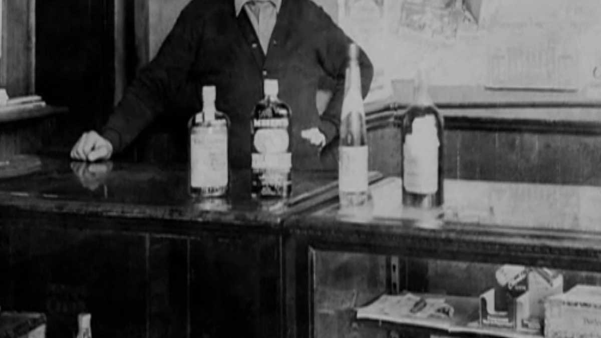 prohibition era speakeasy bartender