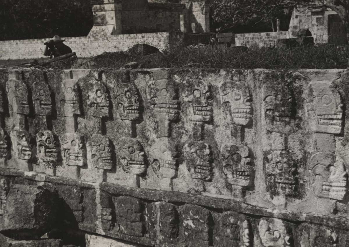 chichen itza tzompantli