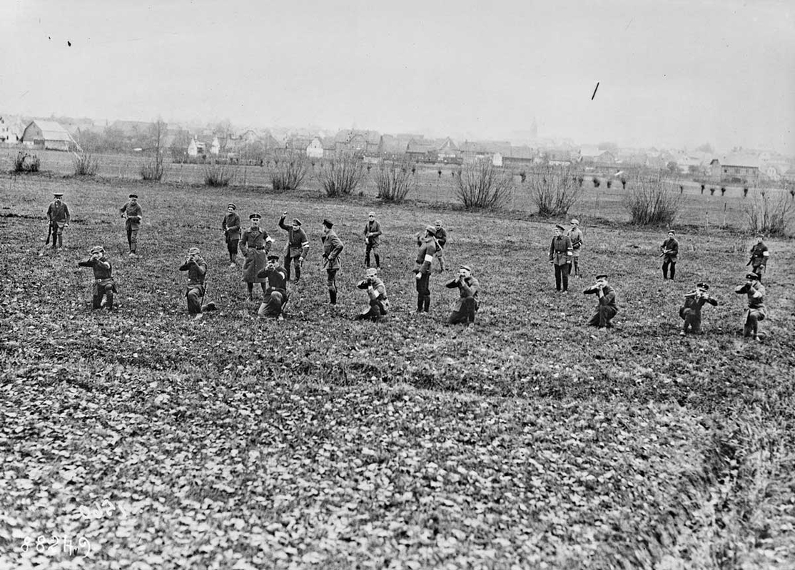agence rol hitler troops training photo