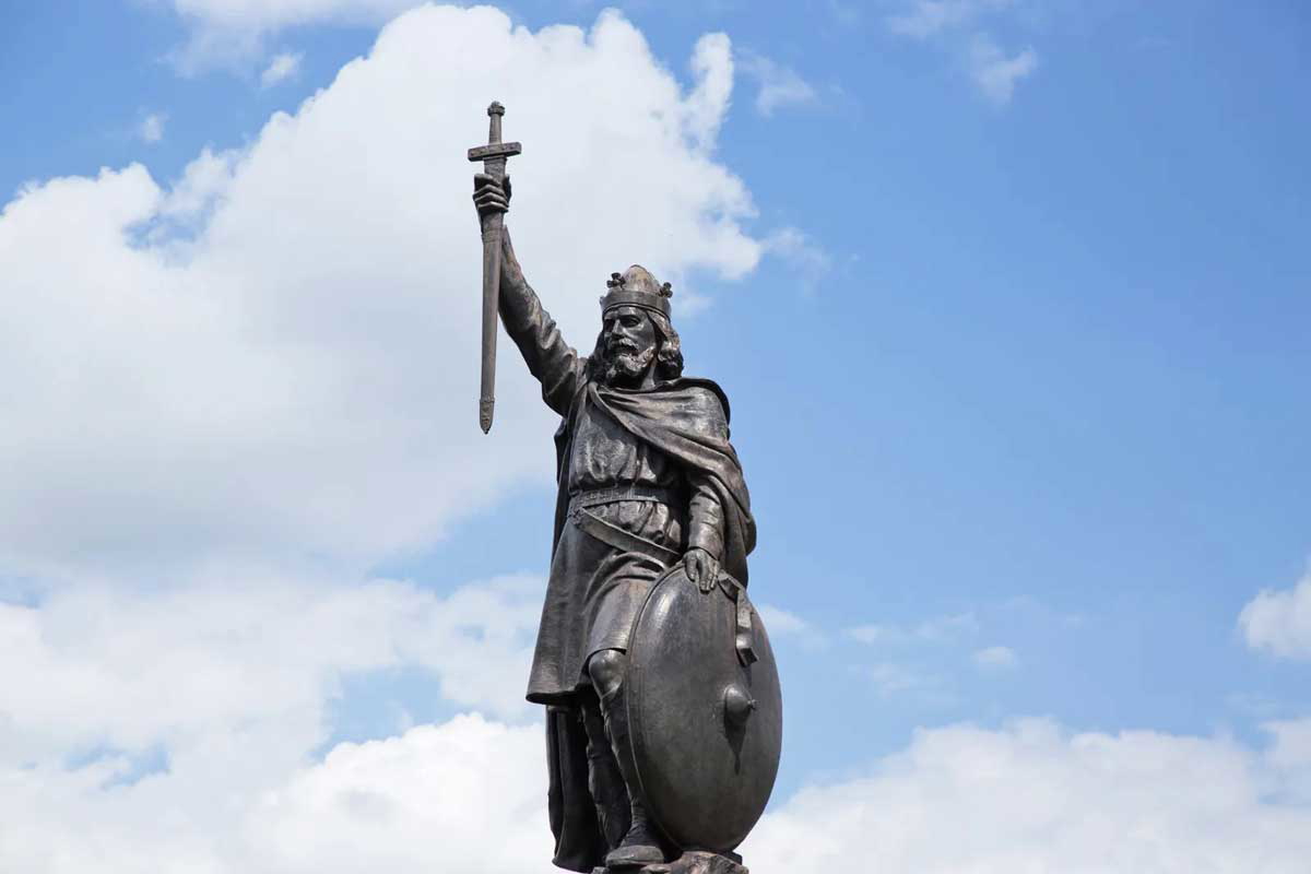 alfred great statue