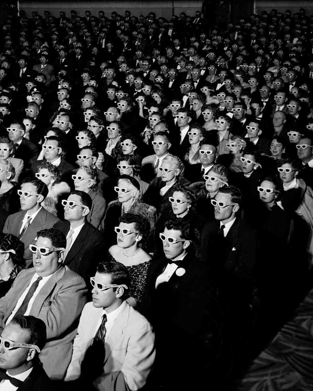 3d movie audience