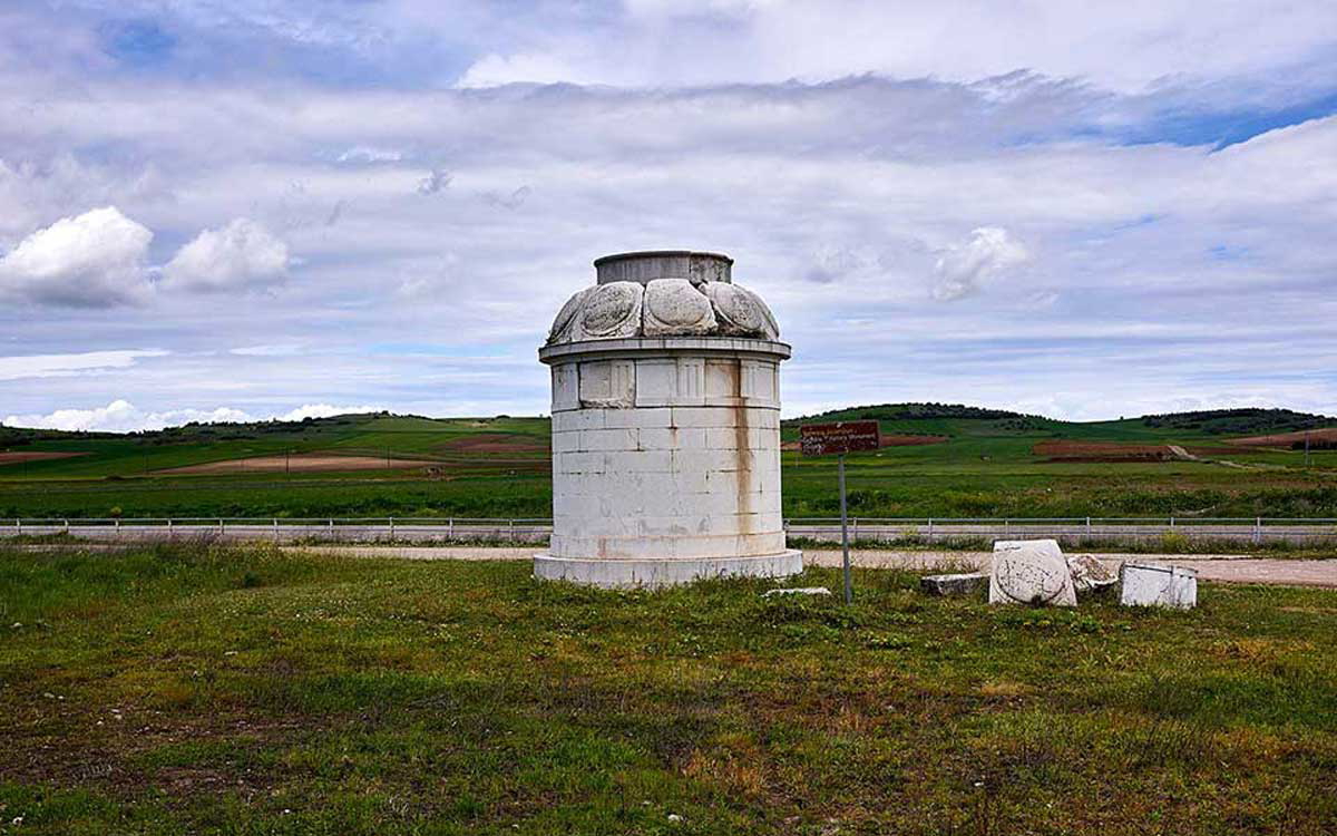 battle leuctra monument