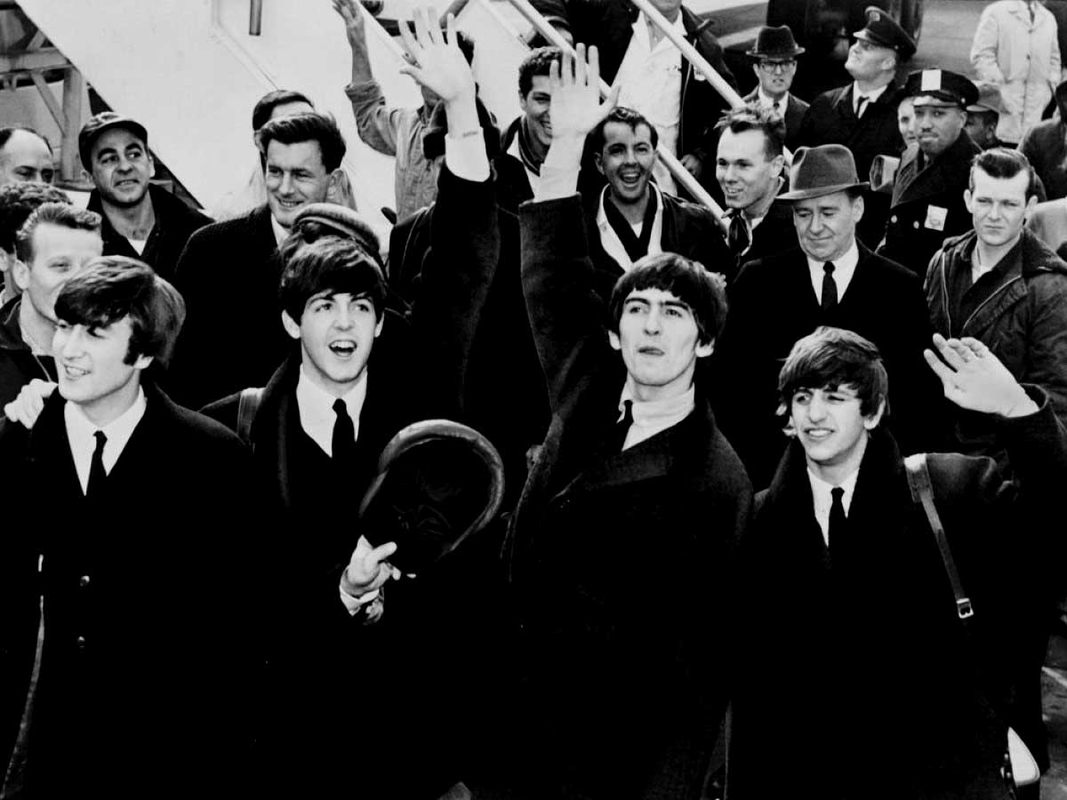 beatlemania arrival JFKairport 1964 fans