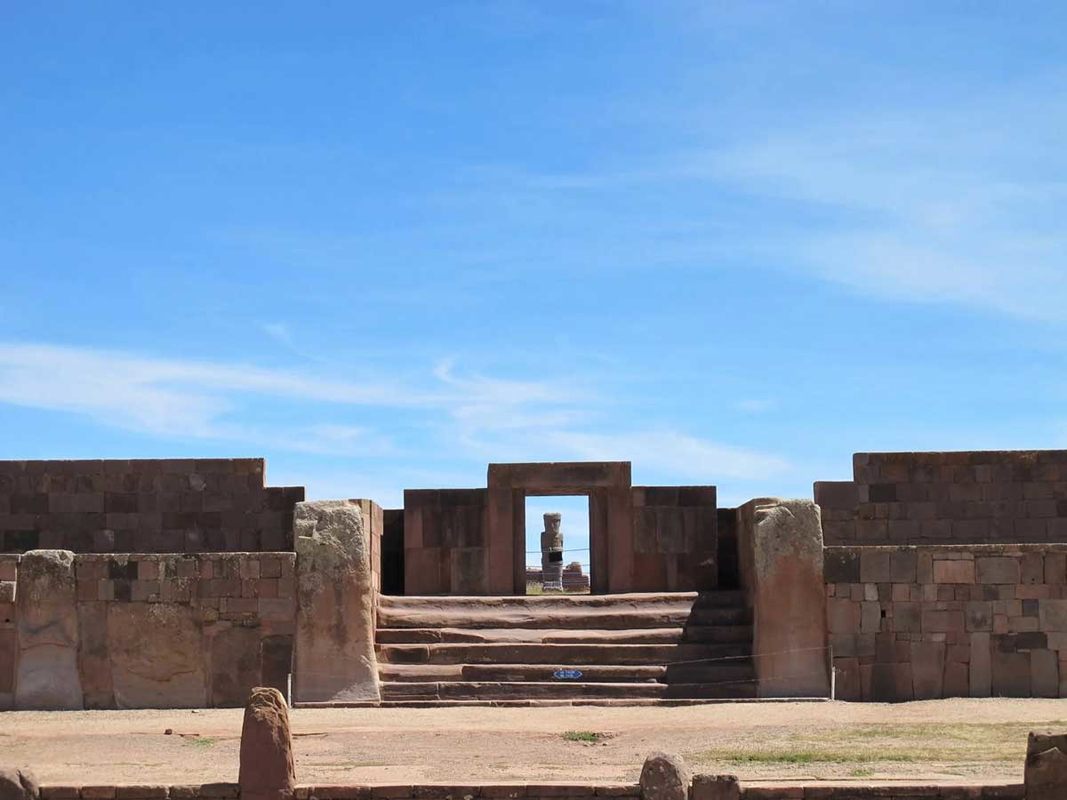 kalasasaya entrance tiwanaku
