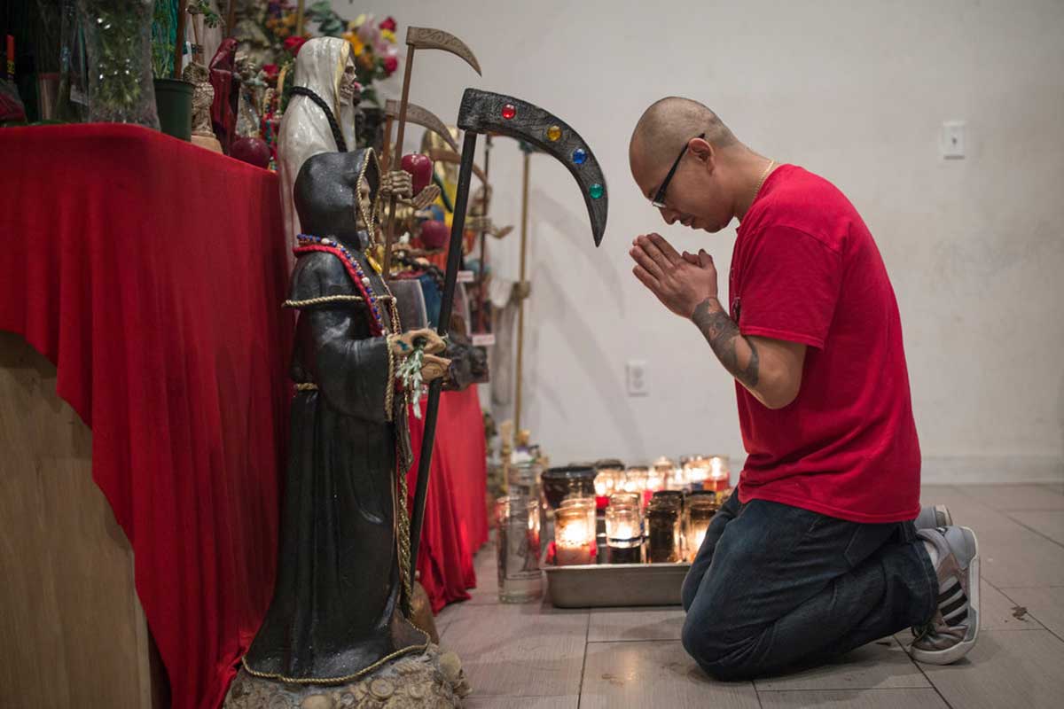 la santa muerte altar queens