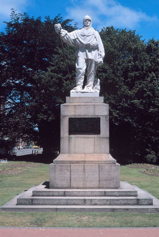 robert falcon scott statue