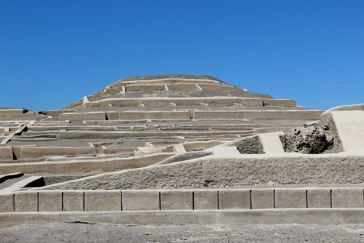 runis of cahuachi by antonio campoy