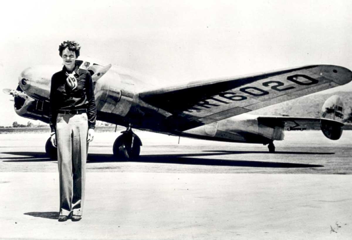 amelia earhart lockheed electra airplane