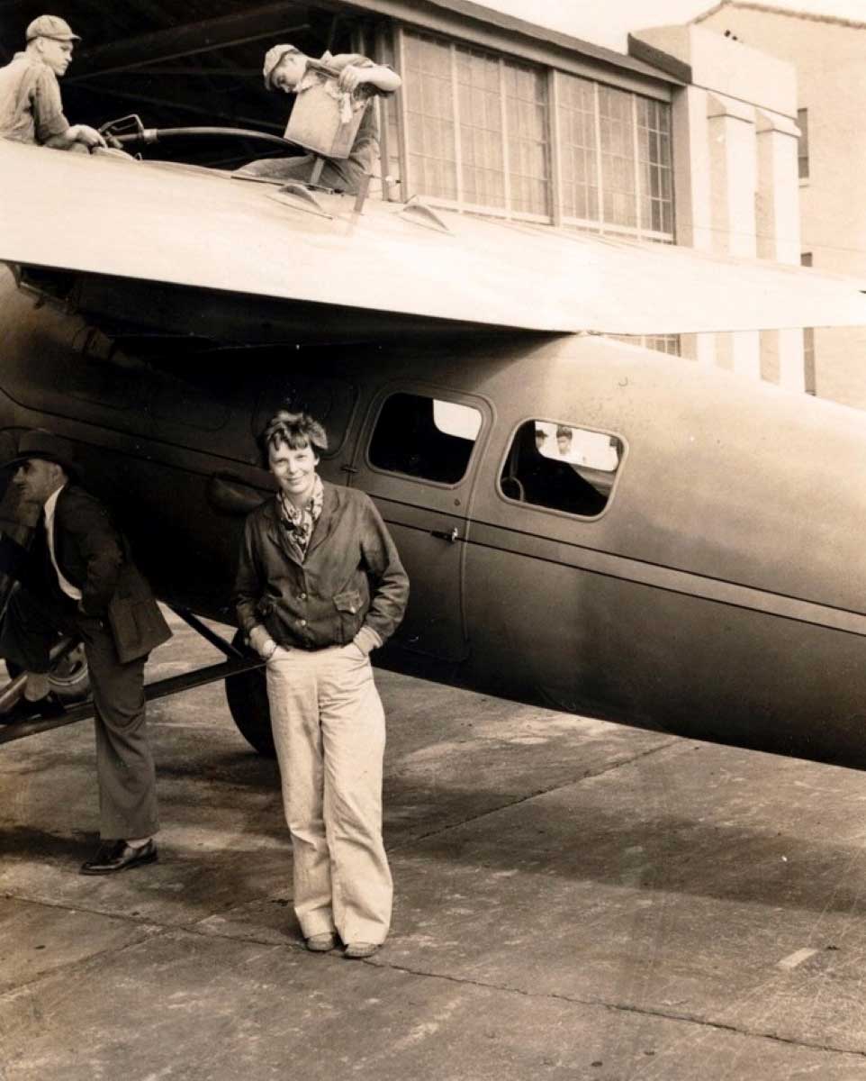 amelia earhart lockheed vega plane