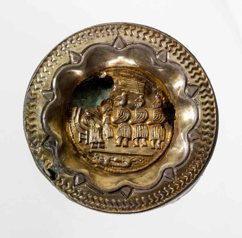 box disc brooch avar