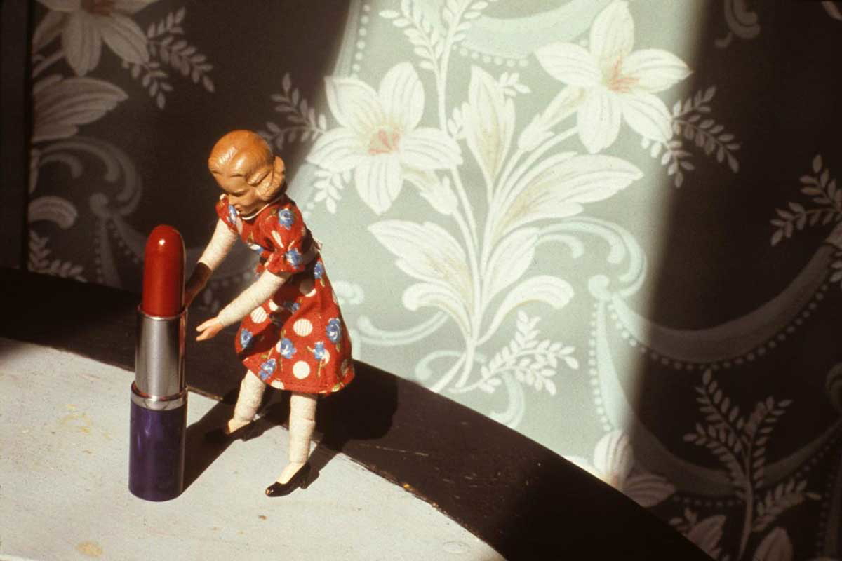 laurie simmons pushing lipstick pictures generation