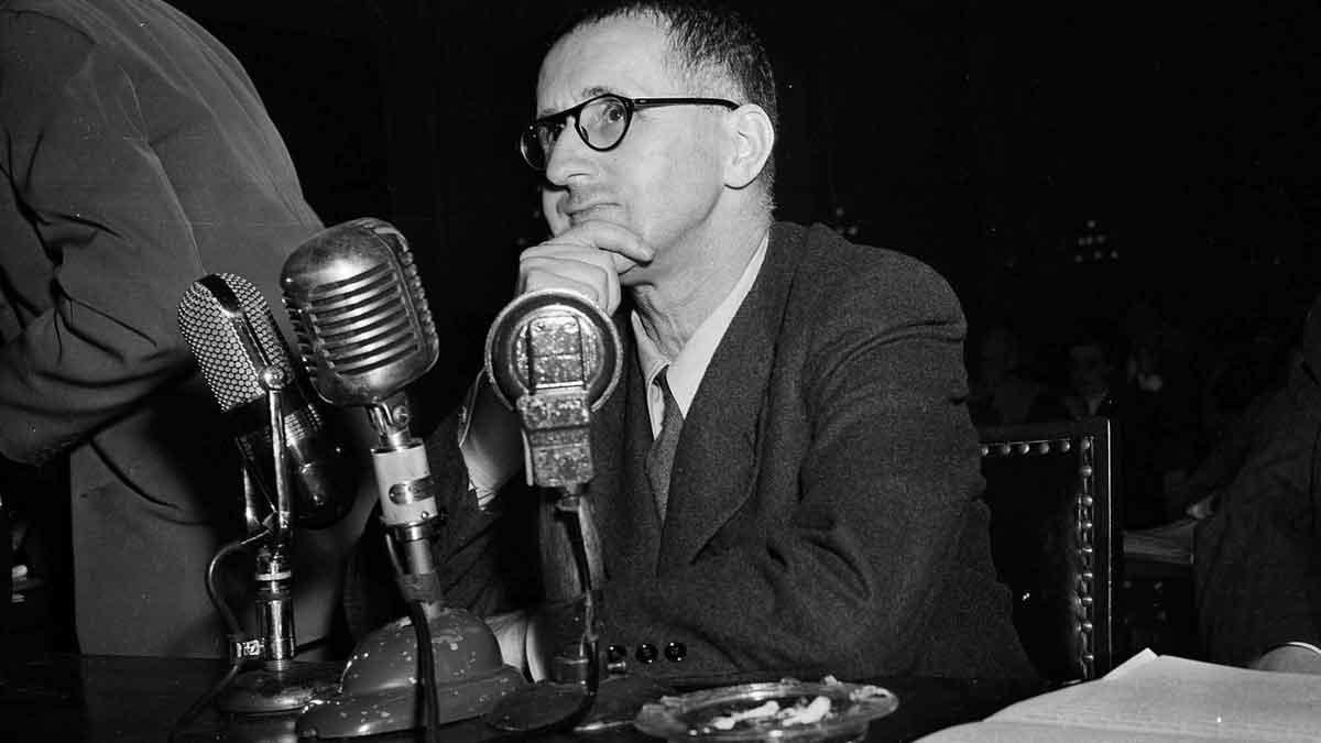 portrait bertold brecht