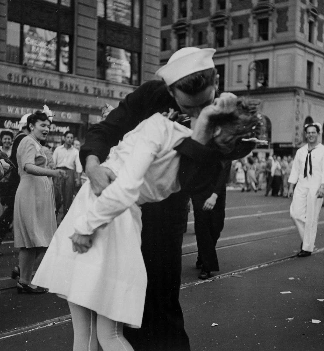 v j day times square alred eisenstaedt