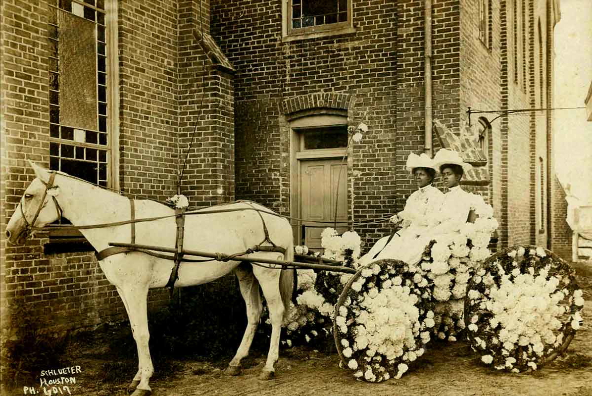 women dressed for juneteenth