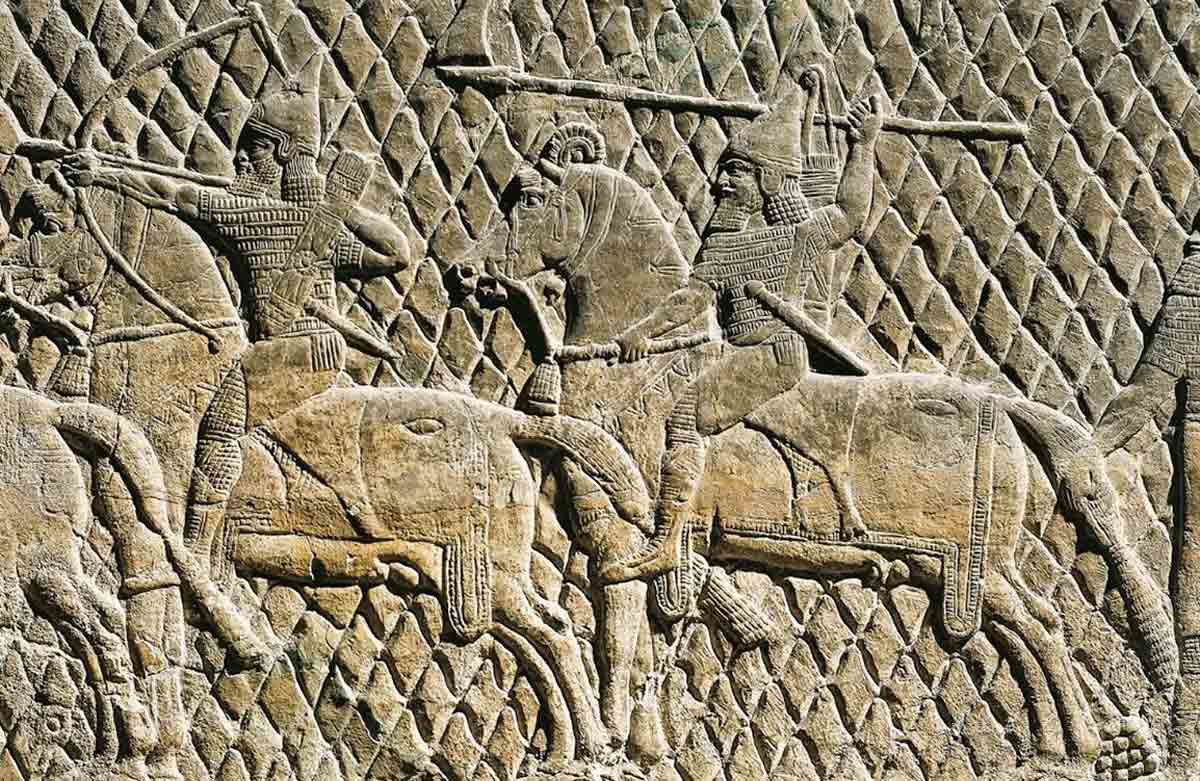 assyrian heavily armored cavalry