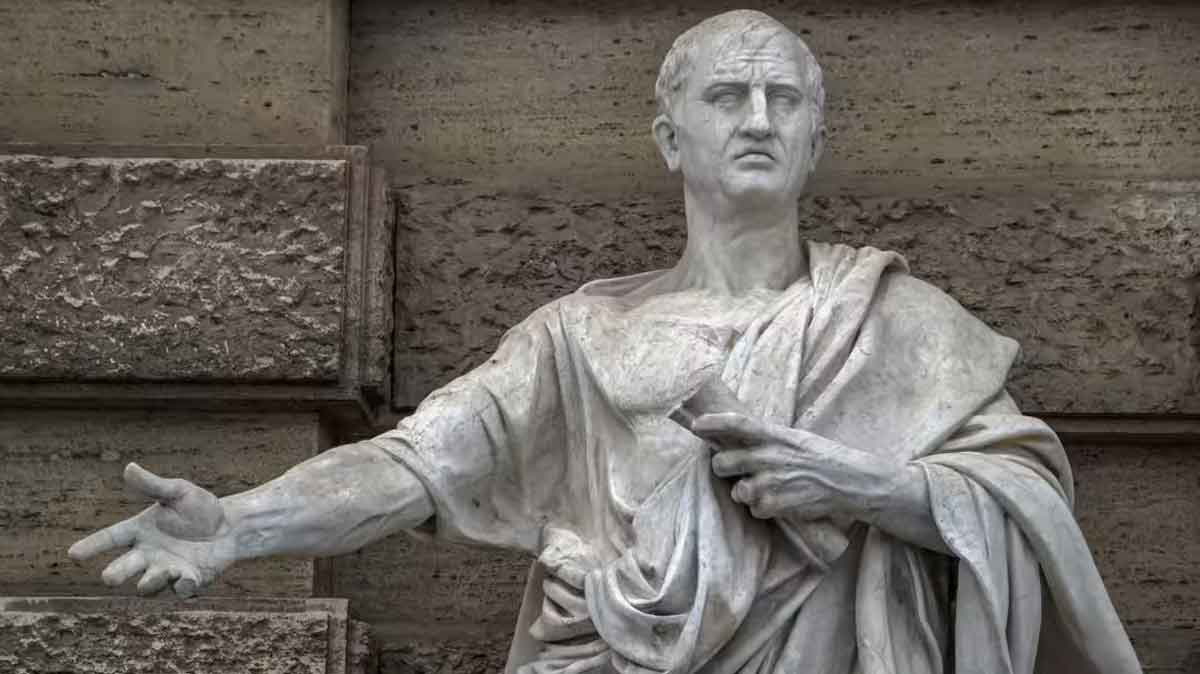 cicero statue palace of justice