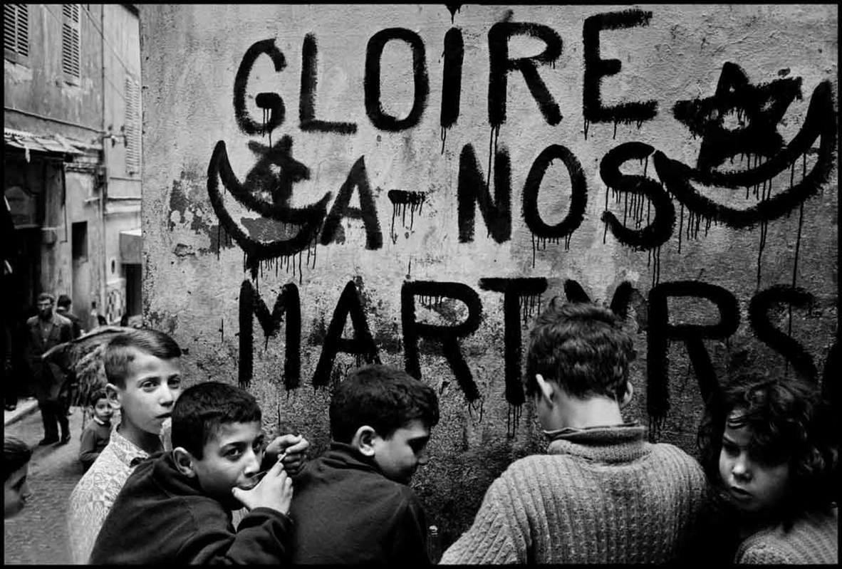 gloire a nos martyrs graffiti