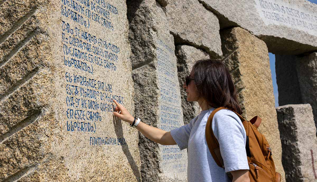 what can you see stonehenge