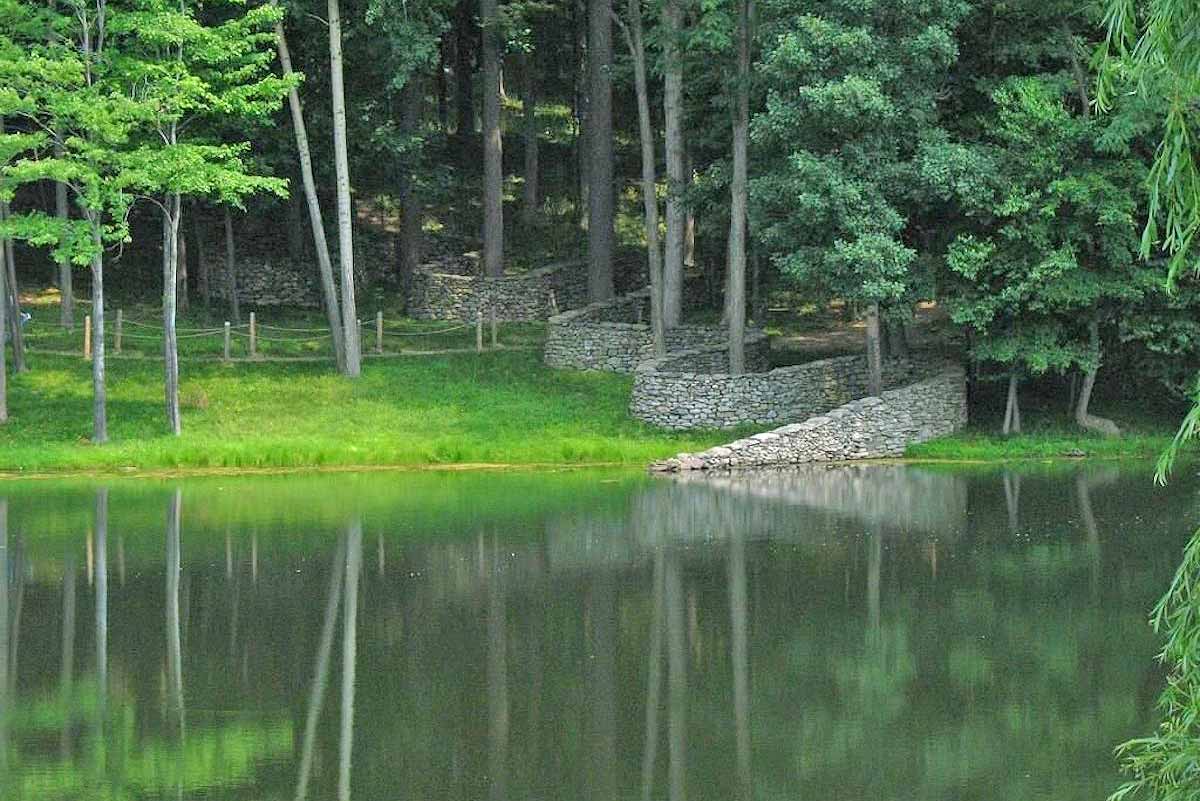 andy goldsworthy storm king wall