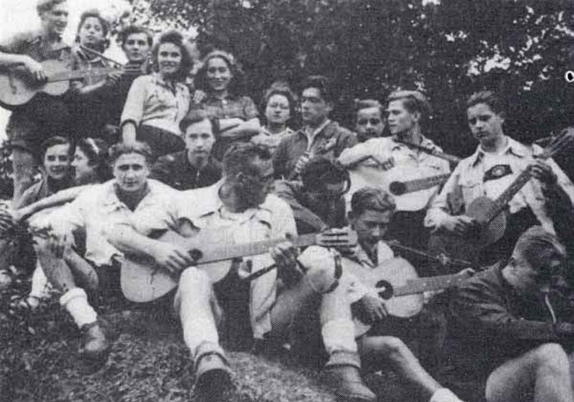 edelweiss-pirates-singing