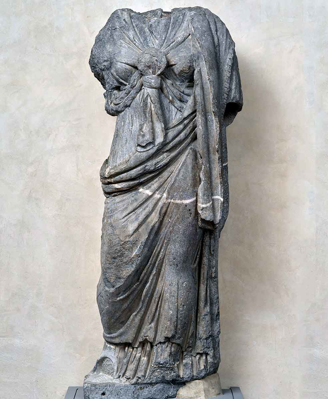 isis greek statue toga peplum marble villa chiragan