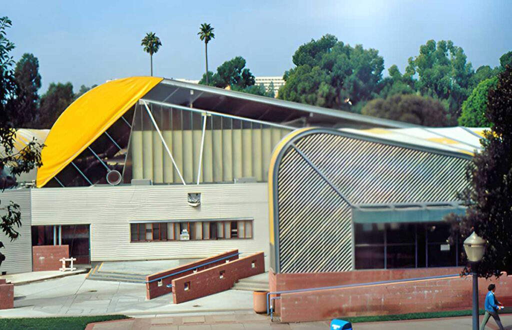 How Did the Modern Movement Pave the Way for New Architectural Styles?