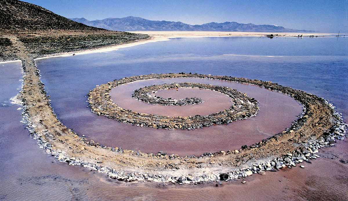 robert smithson spiral jetty earthwork