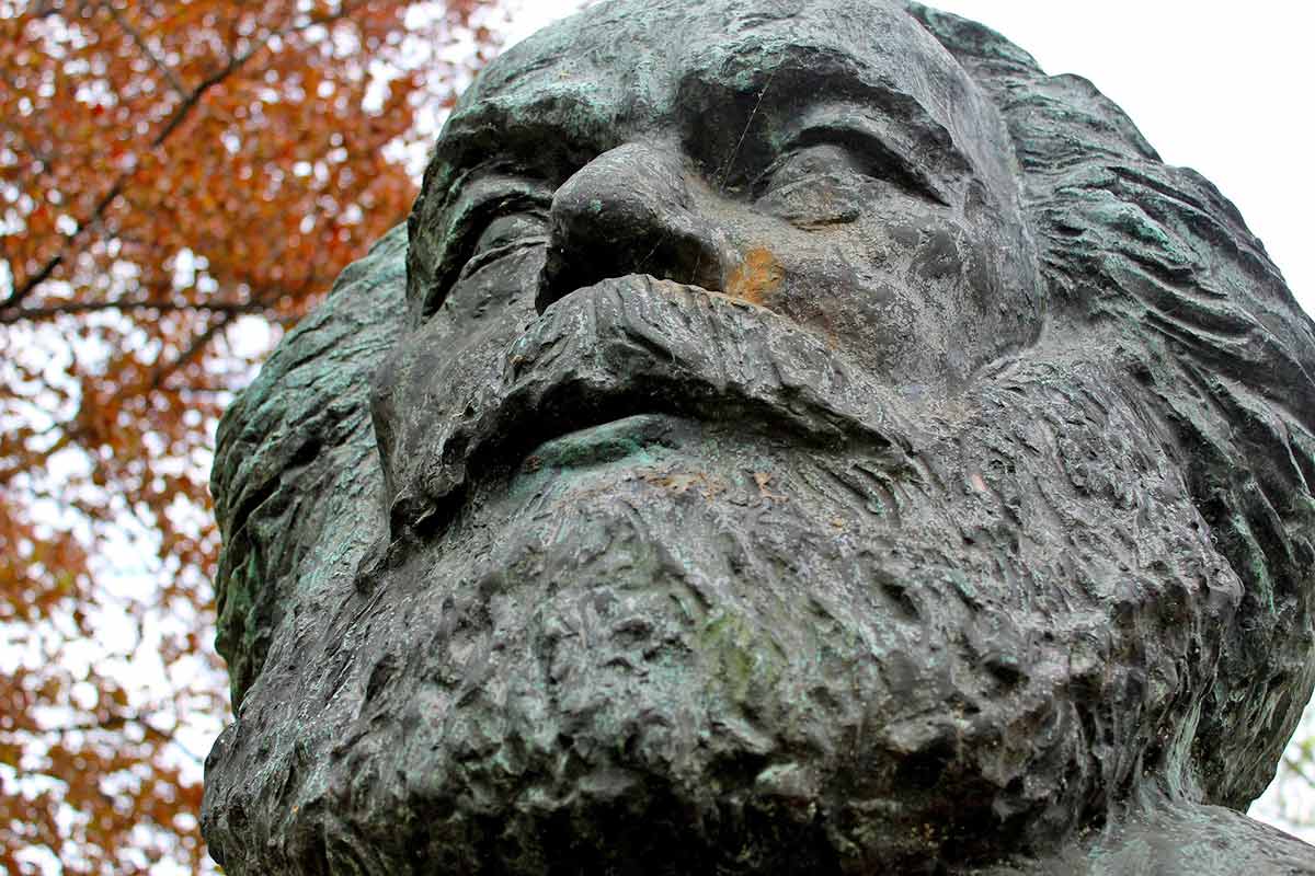 statue karl marx