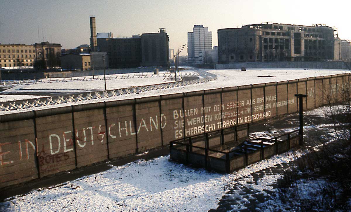 berlin wall photo coloured