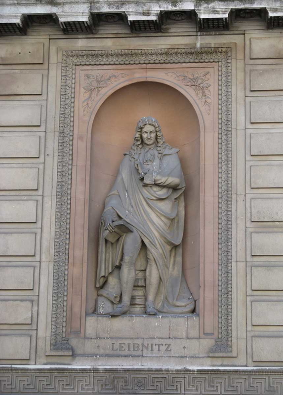 gottfried leibniz statue
