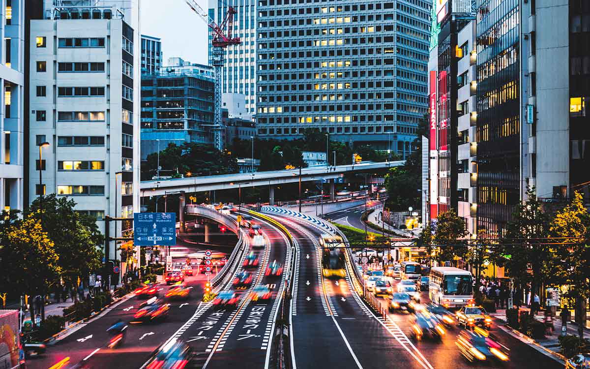 Japanese roads which follow right-hand traffic laws