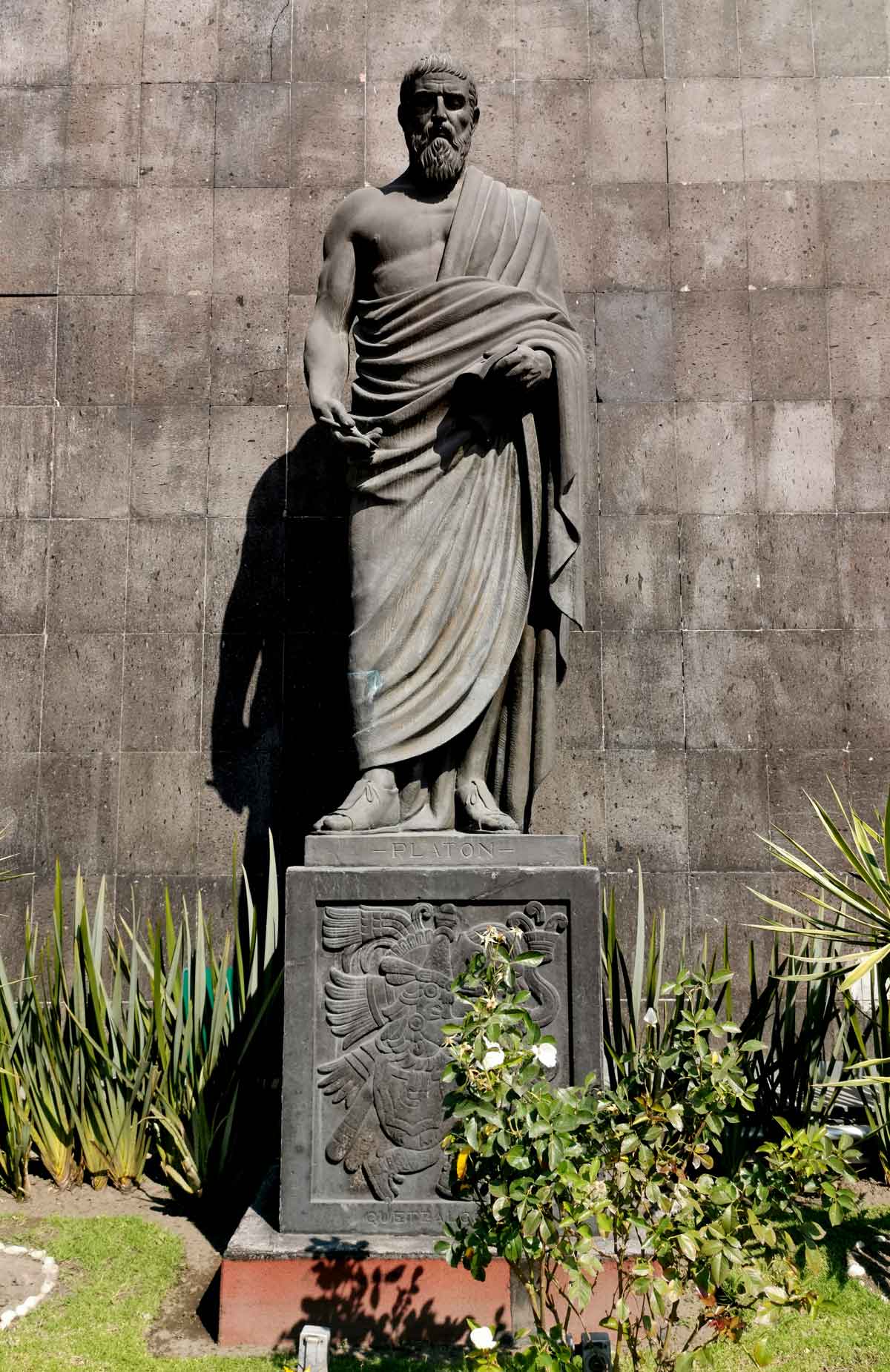 plato statue