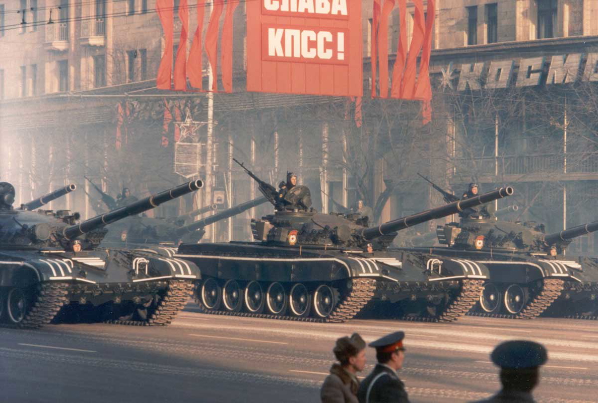 soviet tanks pressure poland 1980