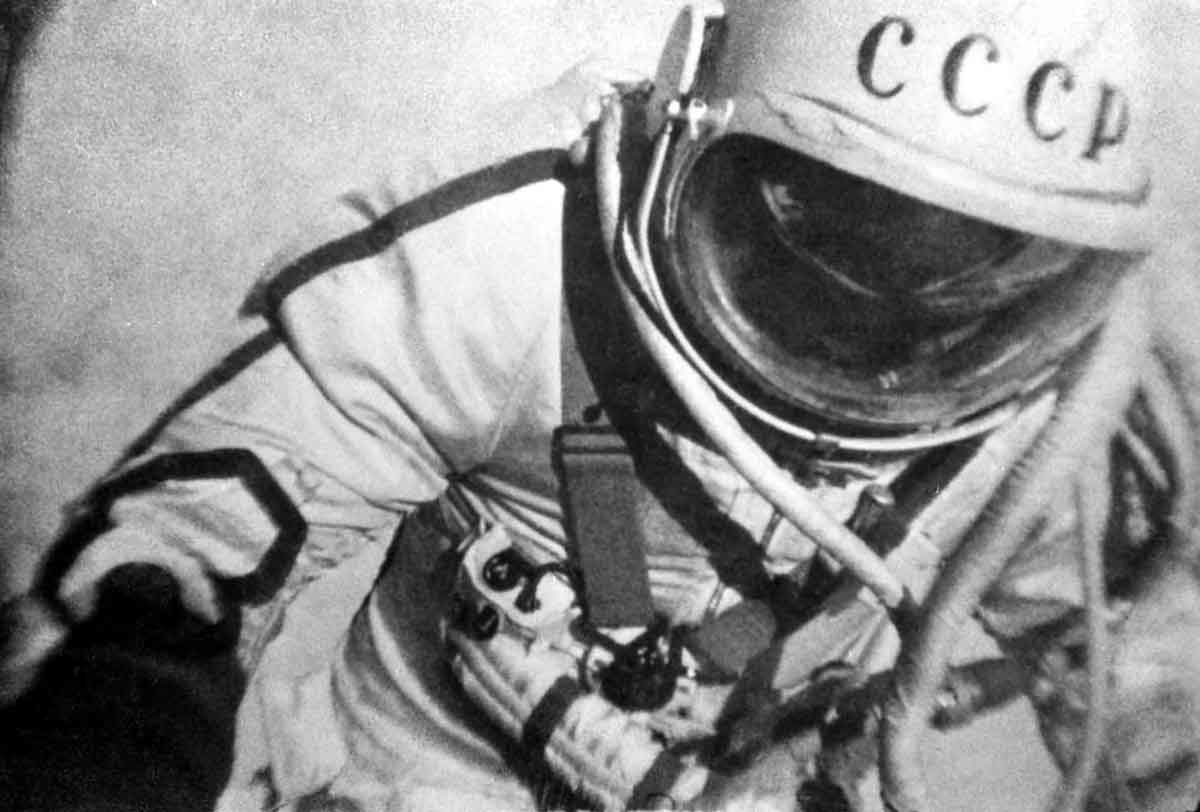 alexei leonov spacewalk