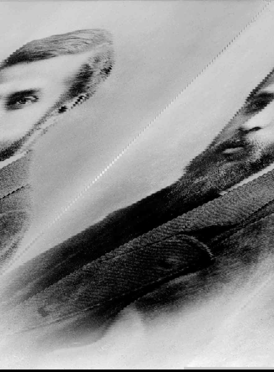antoni gaudi portrait photo