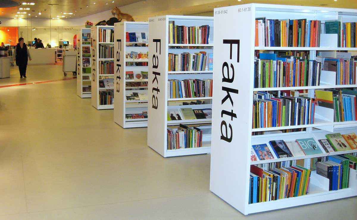 Facts, Tomasz Sienicki, 2009, via Wikimedia Commons