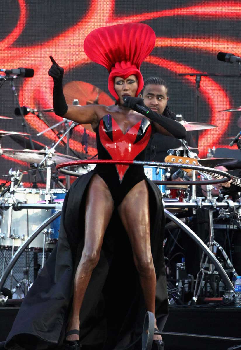 grace jones diamond jubilee concert hula hoop