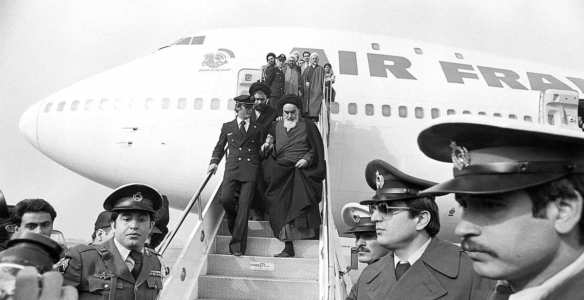 khomeini arrives in iran