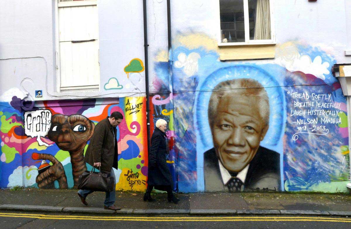 nelson mandela graffiti