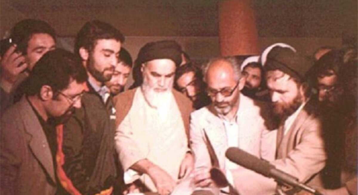 referendum khomeini revolution