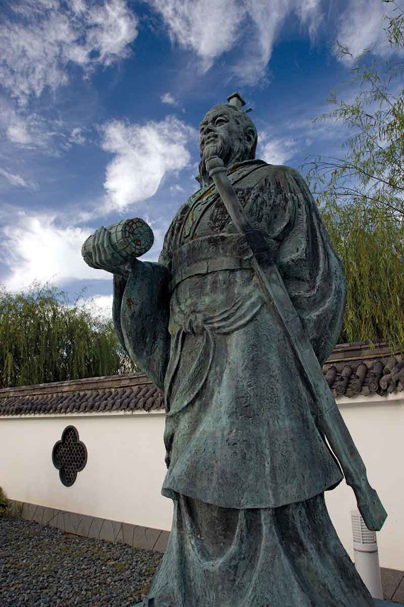 sun tzu statue