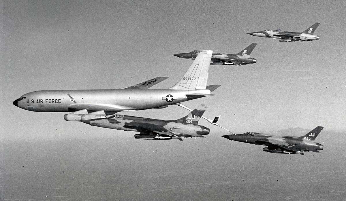 air-force-refueling-vietnam-war