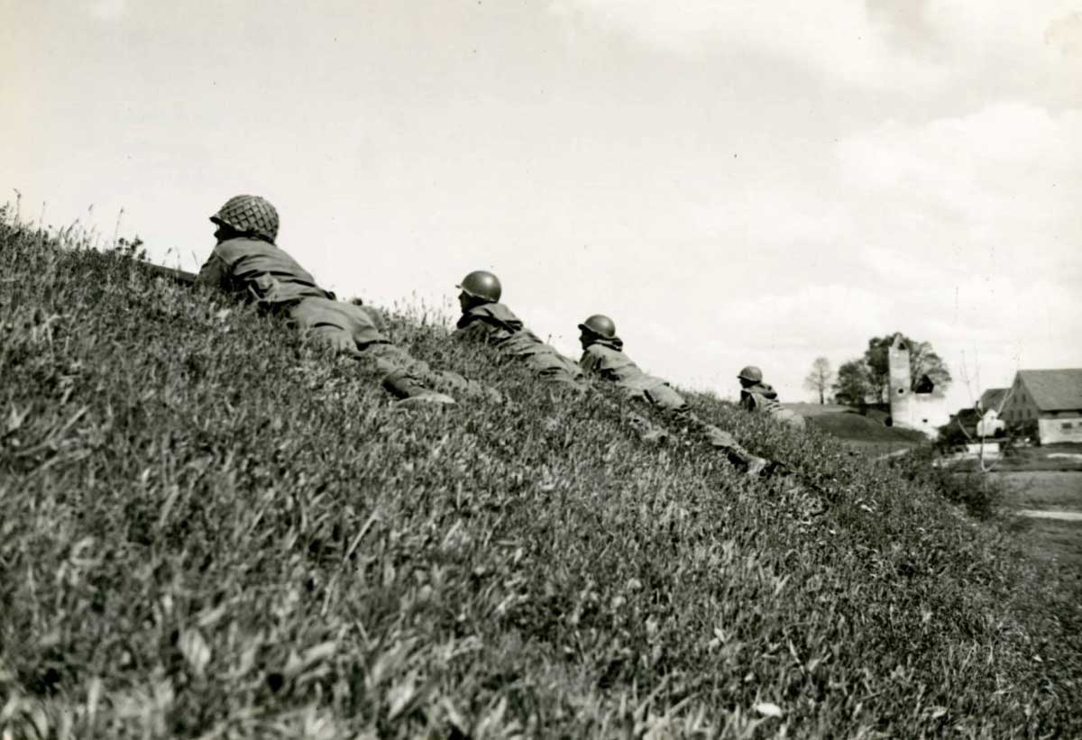 american soldiers outside dachau