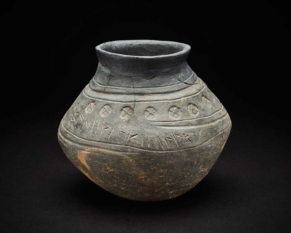 anglo saxon urn fifth century