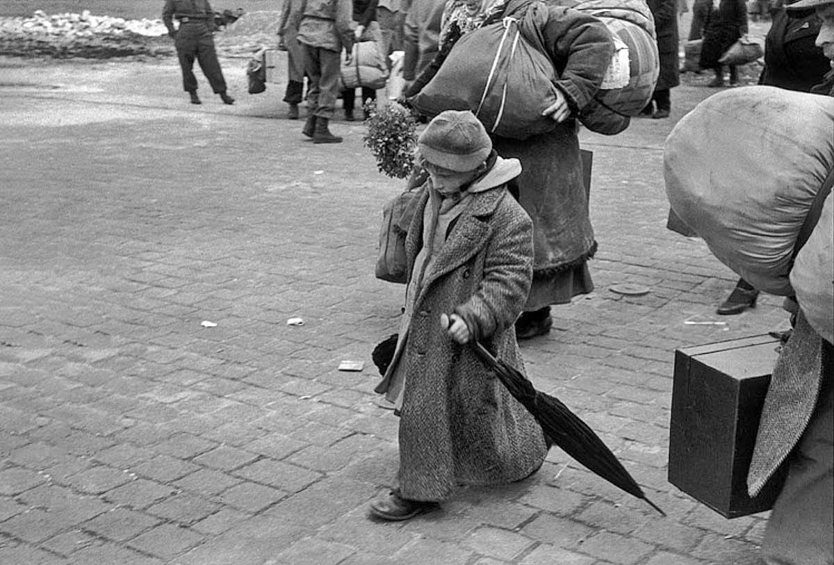 henri cartier bresson soviet child dessau