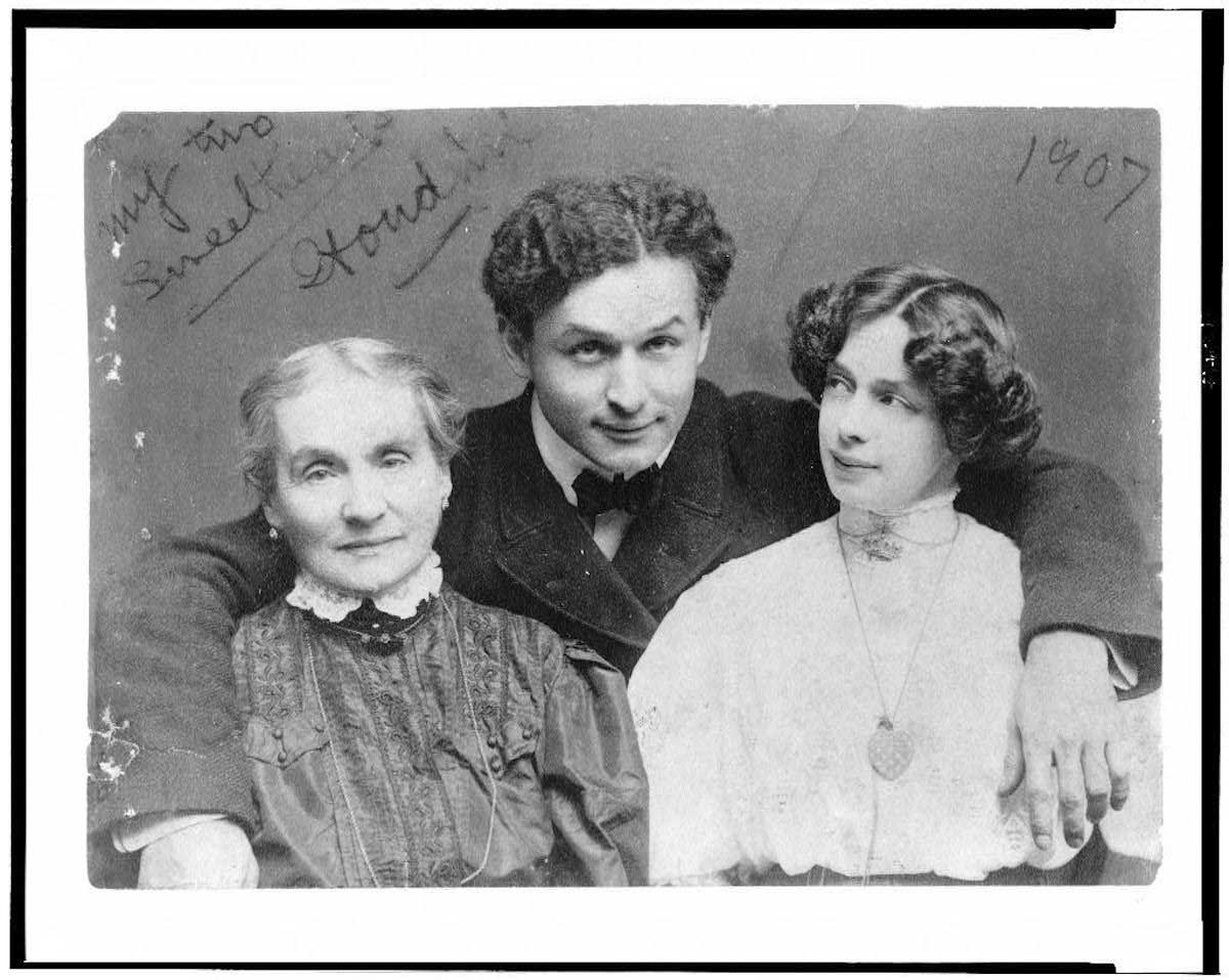 houdini-wife-and-mom