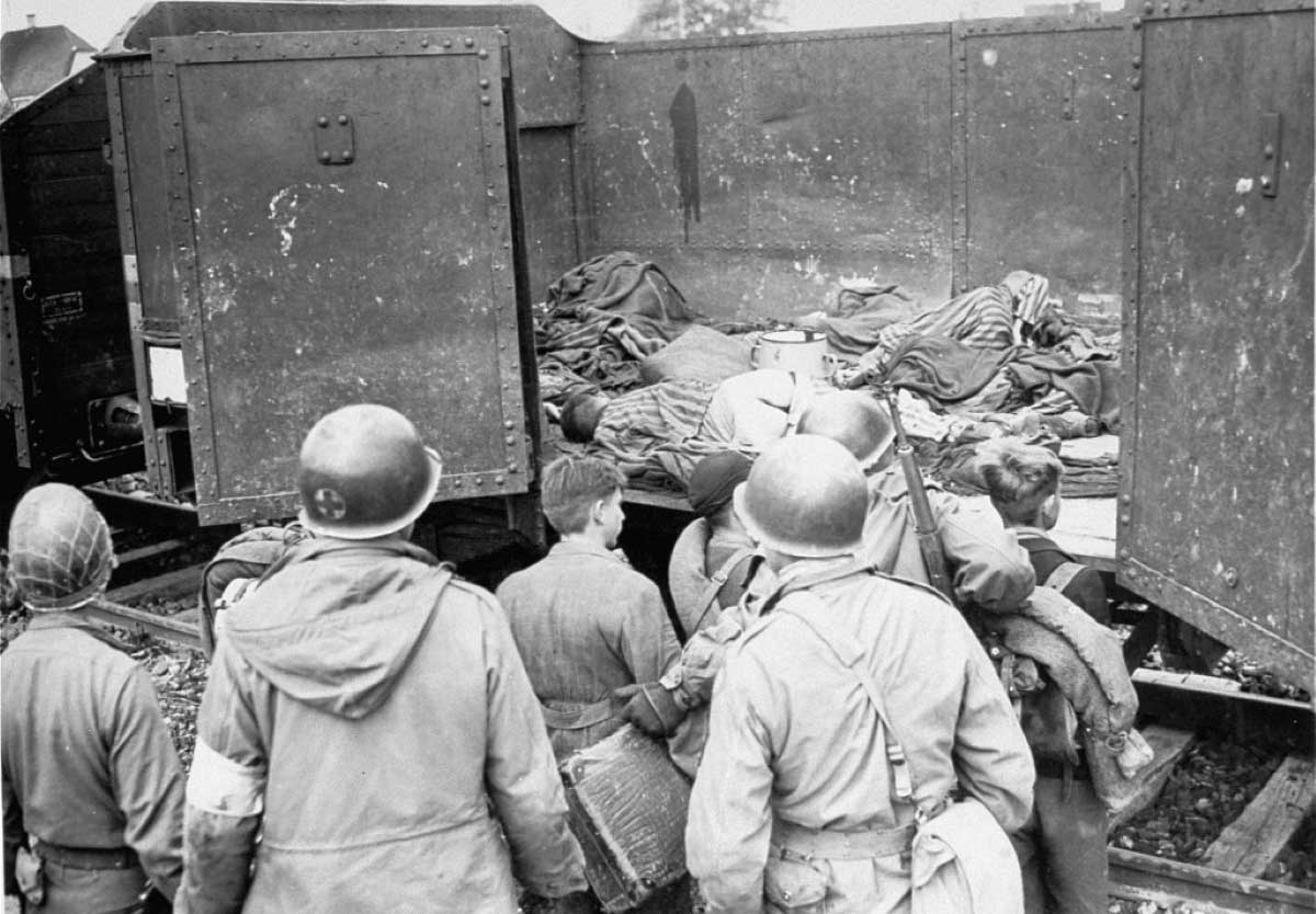 liberation dachau dead prisoners us soldiers