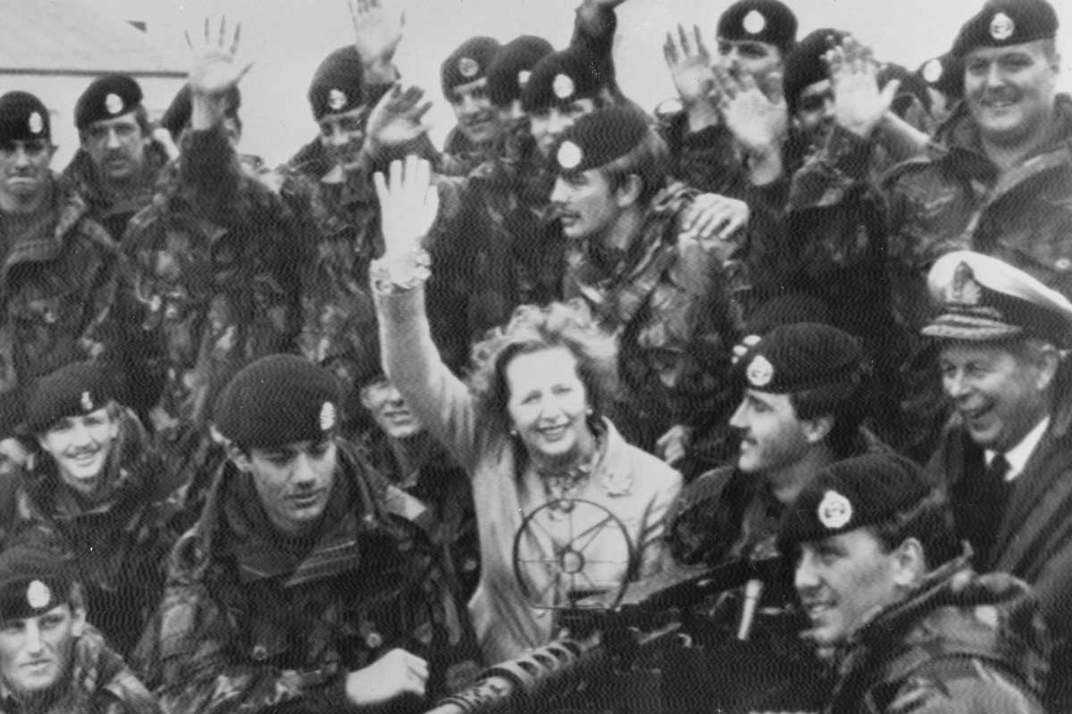 margaret thatcher with troops in falklands