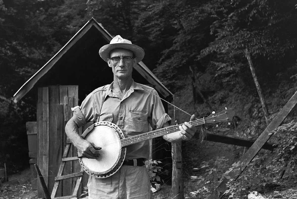 roscoe holcomb banjo player